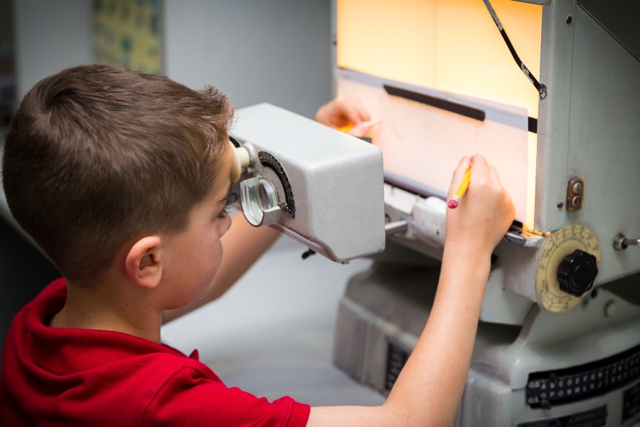 A young patient working at a tracing instrument in the therapy lab